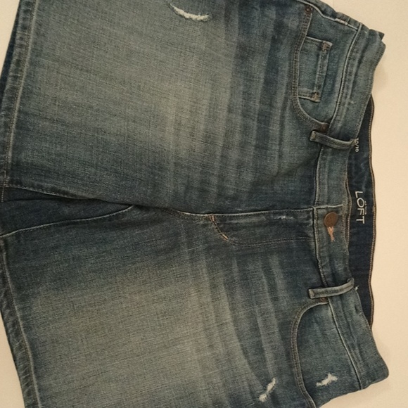 💢Distressed ANN TAYLOR LOFT Jean Shorts-Size 30 - Picture 2 of 5
